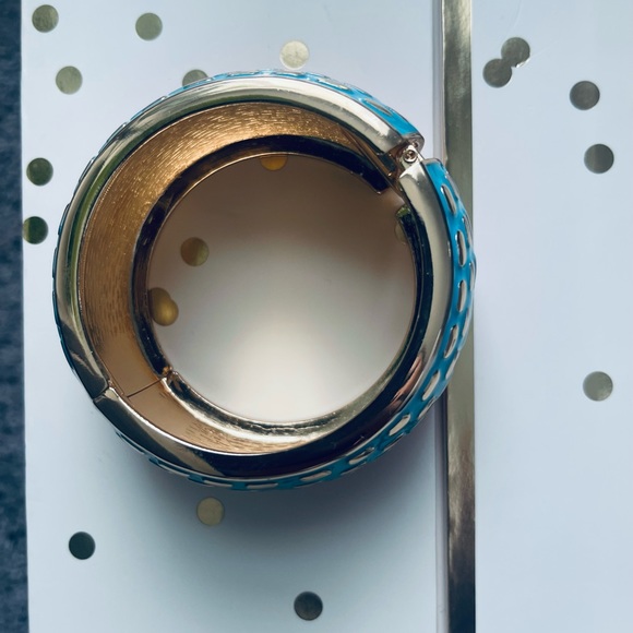 Color block gold colored cuff bracelet - Picture 12 of 12